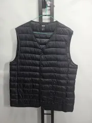 UNIQLO ユニクロ 軽量ダウンベスト Vネック ダウン ベスト ブラック L