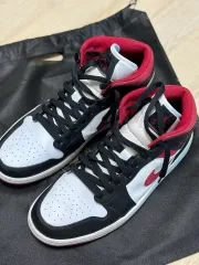 ナイキ エア ジョーダン 1 ミッド ジムレッド/ブラック/白