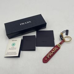 PRADA レザーパネル&フェザー トウカンモチーフバッグチャーム キーホルダー PRADA レザーパネル&フェザー トウカンモチーフバッグチャーム