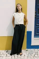 新品未使用ZARA(ザラ)ホワイトノースリーブアシンメトリーブラウス