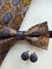 ③-3  蝶ネクタイ　ポケットチーフ　カフス3点セット