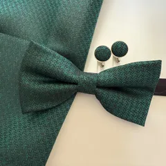 ③-9 蝶ネクタイ　ポケットチーフ　カフス3点セット