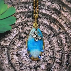 天然石　アゲート　蝶　ワイヤー　ネックレス　ブルー　ゴールド　ペンダント　大ぶり　大きめ　青