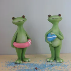 オブジェ 置物 サーフボードを持っているカエル 浮き輪を持っているカエル 2種類 インテリア リビング ダイニング 玄関 寝室 装飾 オーナメント 樹脂 プレゼント ギフト オシャレ 可愛い 癒しグッズ 棚装飾