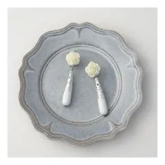 白薔薇ヘッド×miniドロップピアスorイヤリング(cr-222)／キッズ・フラメンコ・ダンス・パーティー・舞台衣装小物