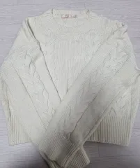 アイボリー ケーブル クロップドニット (半額配送費含む)