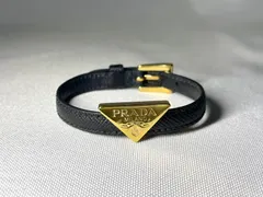 美品 希少 PRADA プラダ サフィアーノ ブランドロゴプレート レザーブレスレット 黒 ブラック＆ゴールド 17〜19cm 調節可能 男女兼用