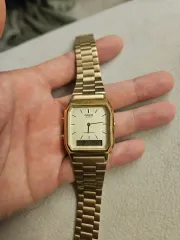 カシオ 金色 スクエア時計 出品