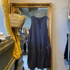 77　drug store's ドラッグストアーズ  ノースリーブ　ブルー 青 藍色 ネイビー 紺色　BLUE　NAVY　ワンピース　刺繍　ブタちゃん　ぶた　豚　お呼ばれ　デート　オフィスカジュアル　食事会　可愛い　お出かけ　上品