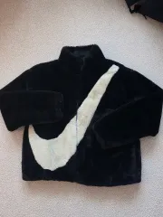 ナイキ BIG スウッシュ ブラック ファー ジャケット L サイズ