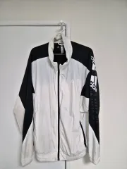 アディダス 必須アイテム ウィンドブレーカー XL