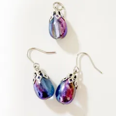 ゆれるピアス　七色に光る　レインボーカラー　ガラス　ドロップ　フックピアス　ペンダントトップ　セット　シルバー色　ステンレス