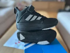 アディダス キッズ シューズ