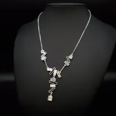 SWAROVSKI Inara スワロフスキー ネックレス イナラ Y字 幾何学 ジオメトリック クリスタル シルバーカラー 存在感 ギフト プレゼント 贈り物