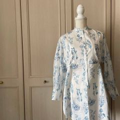 美品 パラスパレス ブラウス 花柄 ちび襟 後ろギャザー シェルボタン 美品 パラスパレス ブラウス 花柄 ちび襟 後ろギャザー シェルボタン