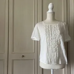 26 リフレクト reflect フリル ブラウス シャツ トップス Mサイズ 38 9号　無地 半袖　ホワイト オフホワイト アイボリー 白 シロ　お呼ばれ　デート　オフィスカジュアル　食事会　可愛い　お出かけ　上品