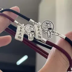 莎頭5114孫穎莎・王楚欽 金属卓球上上? 黒赤ブレスレット