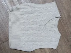 アイボリー色 ケーブル編み ニット ベスト