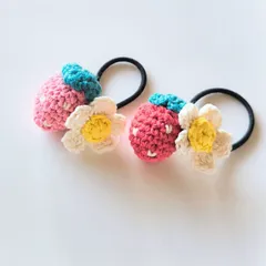 いちごのあみぐるみヘアゴム2個セット　ピンク、赤