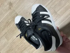 アディダス SUPERSTAR ブラック 白 スニーカー