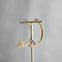 春の輝き。クリスタルガラスのフープピアス