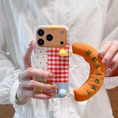 オレンジ 中綿入りリストストラップ付き iPhone 17 / 17 Pro 対応スマホケース iPhone 16 Pro Max / 15 Pro Max / iPhone 14 / 13 対応 手提げタイプ・ジオメトリック切り替えチェック柄 新作ケース