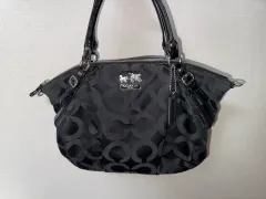 コーチ ブラック ショルダーバッグ