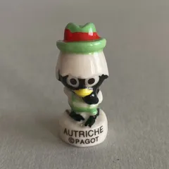 オーストリアの民族衣装をまとったカリメロのフェーブ／フランス雑貨／陶器ミニチュア／ブロカント／ヴィンテージ／蚤の市／幸運の小さな陶器