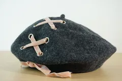 レディース・ガールズ 　リボン付　ベレー帽　灰色帽子　サイズ５７・５cm　キャップ　帽子　ウール　[[1.1.]]