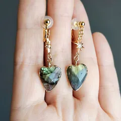 金属アレルギー対応　ハート型ラブラドライトイヤリング　フレンチフックにも変更可能