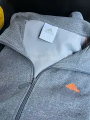 アディダス グレー ジップアップ ジャケット