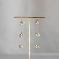 細やかな淡水パールが春の花のように連なるピアス
