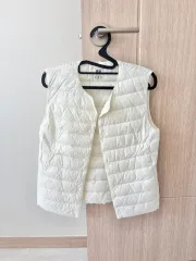 ユニクロ ウルトラライトダウン 白 ベスト