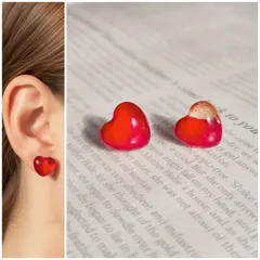 「ハンドメイド 透明感溢れるハートのピアス  レッド」 赤 スタッドピアス 可愛い オシャレ 美しい 華やか レジン カジュアル モード シンプル デート イベント 推し活