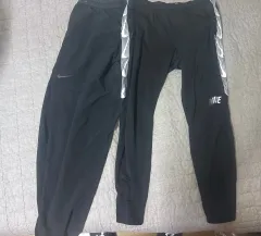ナイキ ブラック トレーナー ズボン