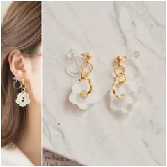 ハンドメイド 大人ガーリーなお花の樹脂ノンホールピアス  ホワイト