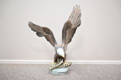 【大迫力】大型 金属製 鷲 鷹 オブジェ 翼長71cm 天然木台座 置物 大迫力】大型 金属製 鷲 鷹 オブジェ 翼長71cm 天然木台座 置物 - メルカリ