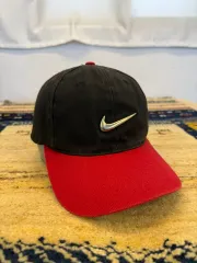 ナイキ メタル スウッシュ ツートンキャップ