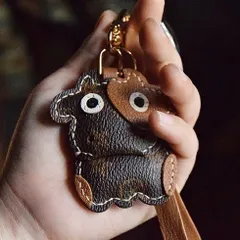 牛モチーフ 本革キーホルダー バッグチャーム アクセサリー 革小物 キーリング キーイング 車の鍵 チャーム ストラップ ギフト プレゼント 記念日 お祝い プチギフト 男女兼用 ハンドメイド 天然レザー 手作り  SGPJ020