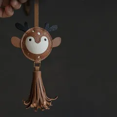 SGPJ021  鹿モチーフ 本革キーケース キーホルダー バッグチャーム アクセサリー 革小物 キーリング キーイング 車の鍵 チャーム ストラップ ギフト プレゼント 記念日 お祝い プチギフト 男女兼用 ハンドメイド 天然レザー 手作り