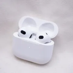 Apple オーディオ機器 AirPods 第3世代 Lightning充電ケース付属