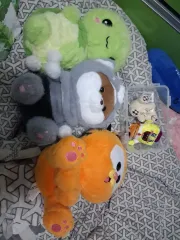 大きいぬいぐるみ3個、小さいの2個、全部でONE 10,000円でどうぞ """