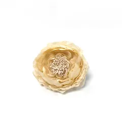 ライトベージュ お花モチーフコサージュ