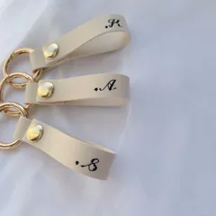 【イニシャル刺繍❤︎】数量限定！名入れキーホルダー　プチギフト　バレンタイン　ホワイトデー　誕生日