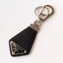 プラダ トライアングルロゴ サフィアーノレザー チャーム キーホルダー キーリング ブラック / シルバー
