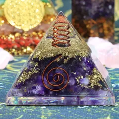 新品未使用 新作 アメジストピラミッドオーナメント 同デザイン 天然水晶砕石レジン滴 ピラミッドオーナメント