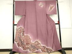 訪問着 正絹縮緬生地 濃いピンク地の鞘型の地織り地に絞りと花刺繍紋の 