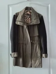 マウンテンパーカー (ほぼ新品)