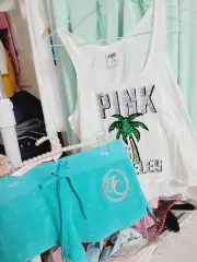 PINK 出品ツリー ノースリーブ + JUICY COUTURE ハーフパンツ