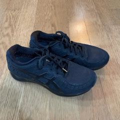 アシックス ゲルクォンタム インフィニティ ランニングシューズ 235